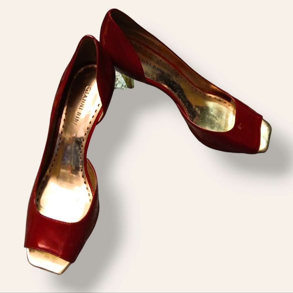 Gianni Bini Red and Gold Heels size 9